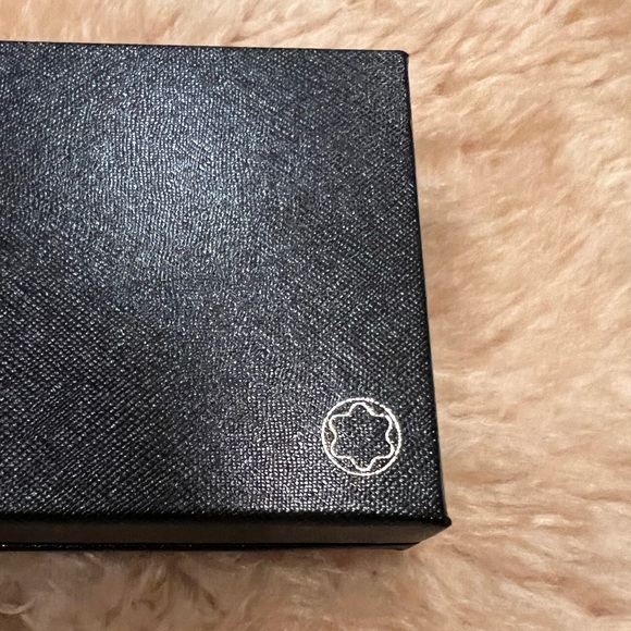Montblanc Gift box and logo ribbon - Picture 4 of 9